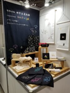 田中工芸刺繍さんの展示の様子